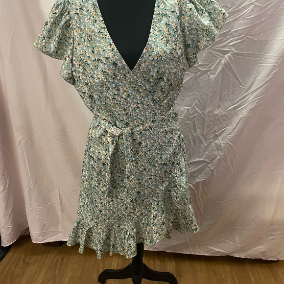 Spring Flowers Wrap Around Dress - Picture 6 of 8